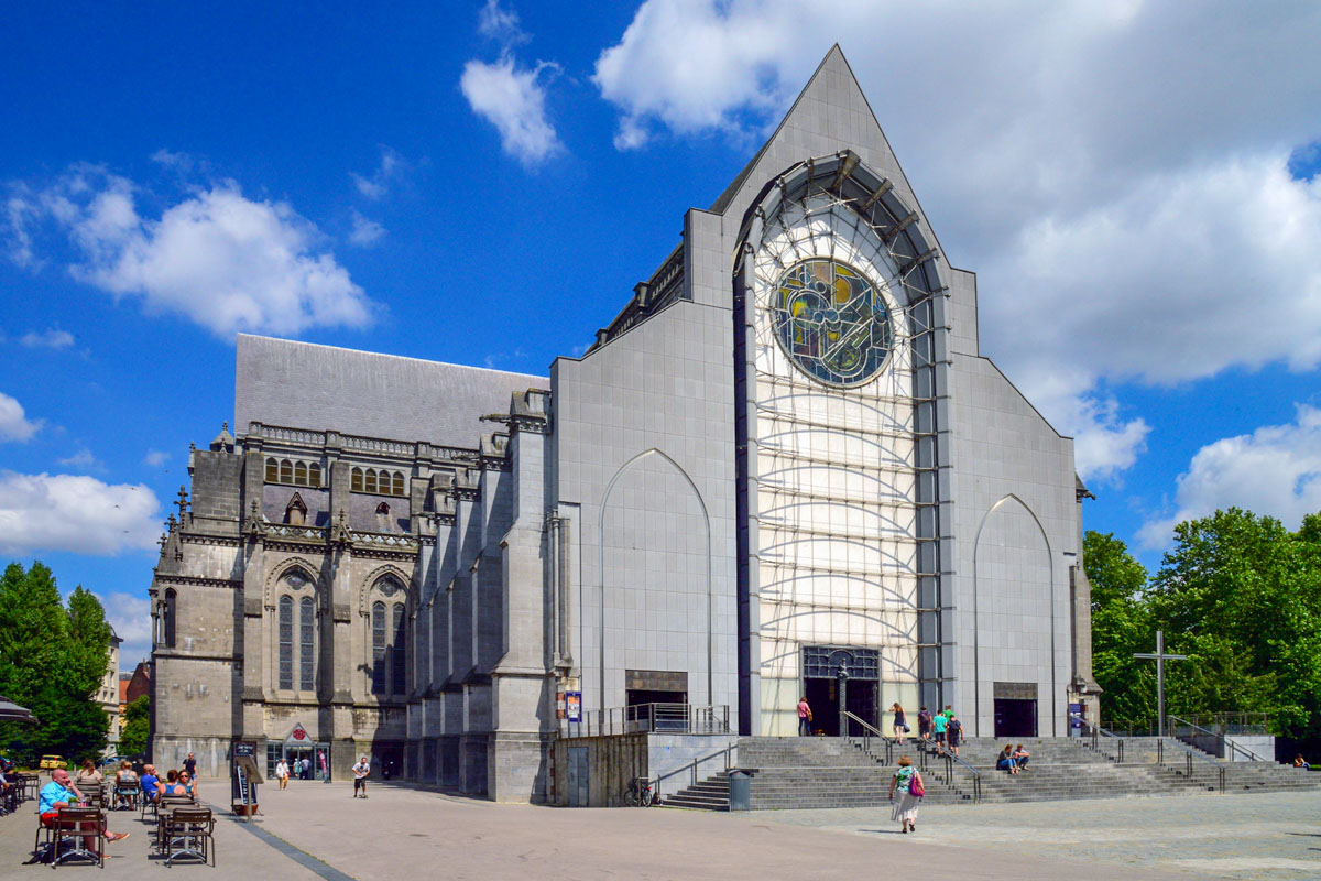 Die gewaltige Kathedrale von Lille erstrahlt nach 150 Jahren Bauzeit als monumentale Mischung von Neugotik und Moderne, Frankreich