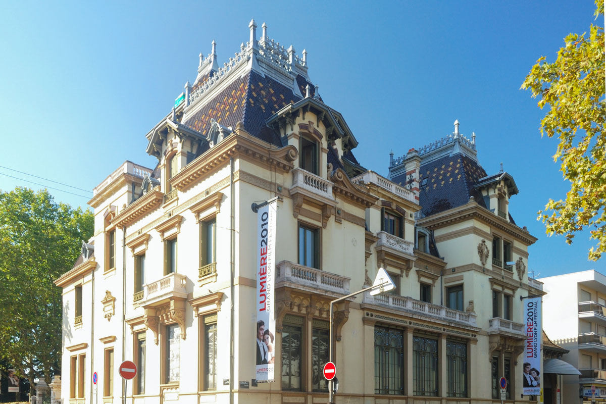 In der Straße des ersten Films in der Altstadt von Lyon wurde im heutigen Kino-Museum Institute Lumière 1895 der erste Film der Welt gedreht, Frankreich