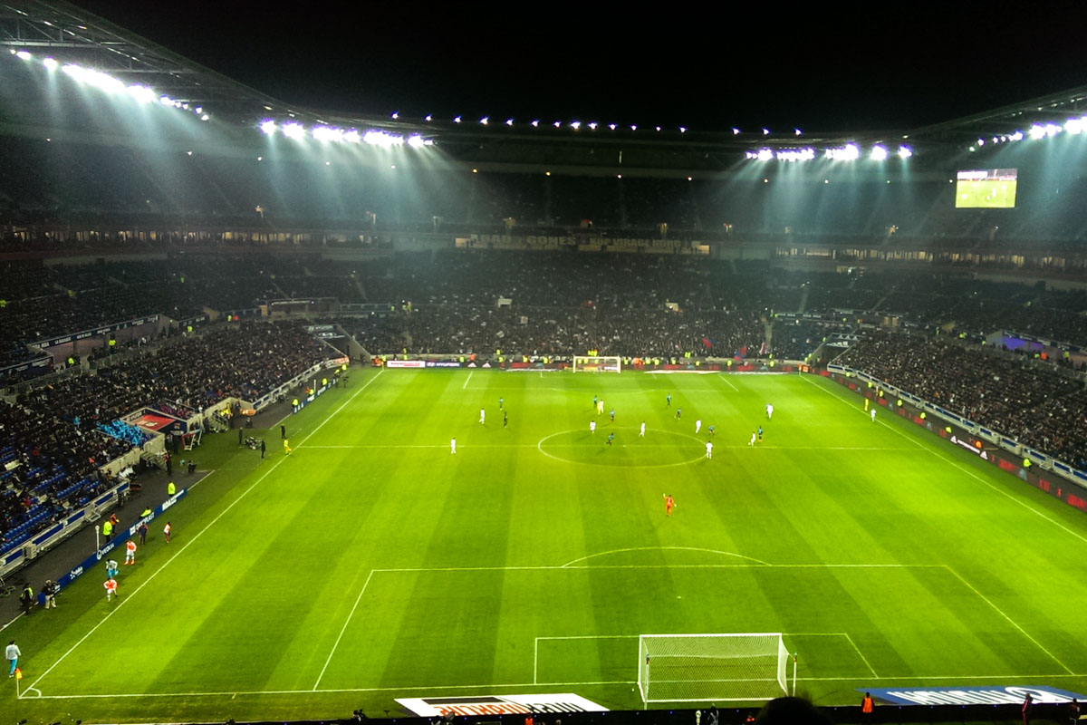 Das Stadion der Lichter bei Lyon ist Austragungsstätte der Fußball EM 2016 in Frankreich und Heimstadion von Olympique Lyon und fasst knapp 60.000 Zuschauer