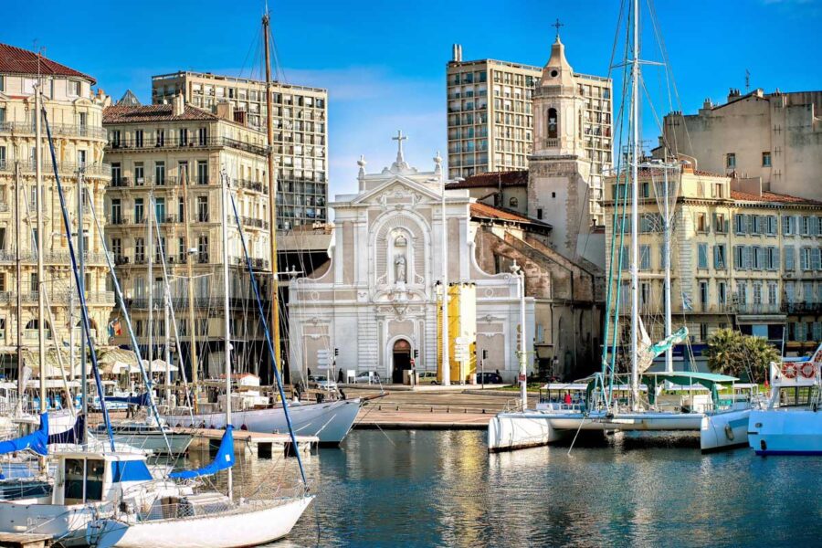 An der Stelle der Kirche Saint-Ferreol im Alten Hafen von Marseille hatten im 12. Jahrhundert die Tempelritter ihren Sitz, Frankreich - © Boris Stroujko / Shutterstock