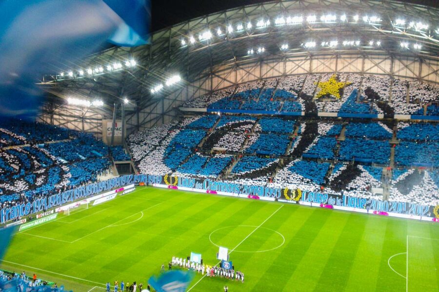 Das für 1938 entstandene Stade Vélodrome in Marseille wurde für die Fußball EM 2016 auf das zweitgrößte Stadion Frankreichs erweitert - © Hombrey CC BY-SA4.0/Wiki