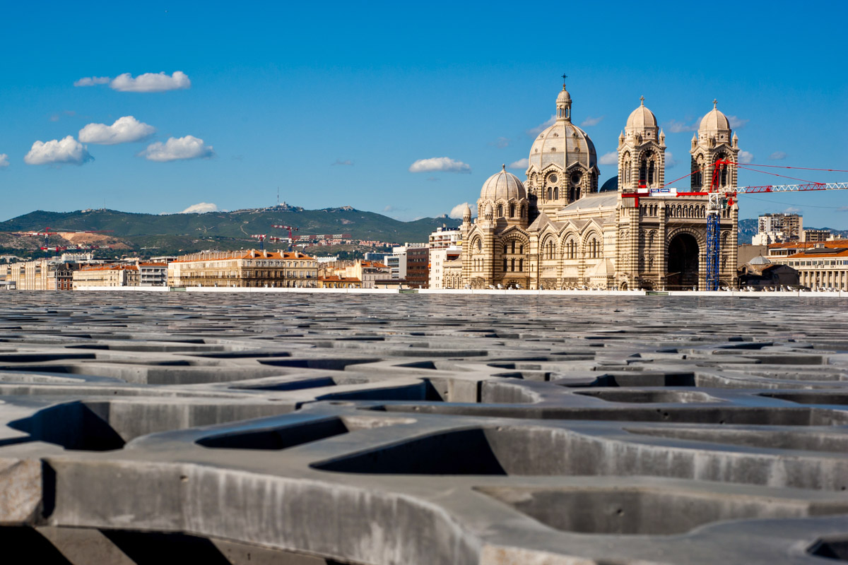 Blick vom MuCEM Museum auf die Cathédrale de la Major in Marseille, Frankreich