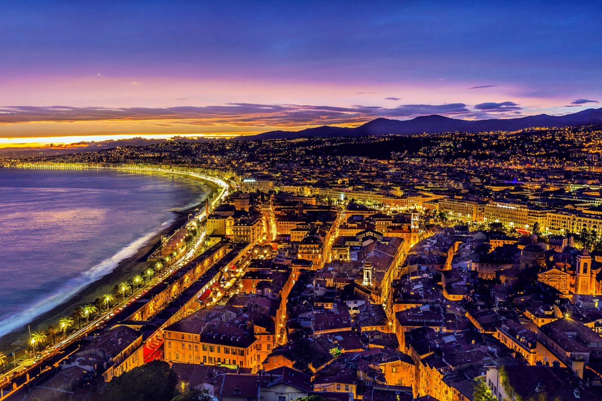 Nizza zählt zu den beliebtesten Destinationen an der Côte d’Azur und wird jedes Jahr von rund vier Millionen Menschen besucht, Frankreich