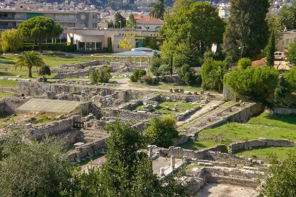 Im Musée Archéologique de Cimiez in Nizza, Frankreich, sind archäologische Funde aus der ehemaligen römischen Siedlung von Cimiez ausgestellt