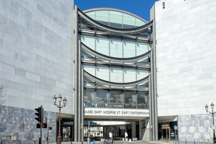 Das MAMAC in Nizza stellt hinter seiner futuristischen Fassade anhand von rund 400 Werken die Kunst der 1960er-Jahre bis heute dar, Frankreich - © irisphoto1 / Shutterstock