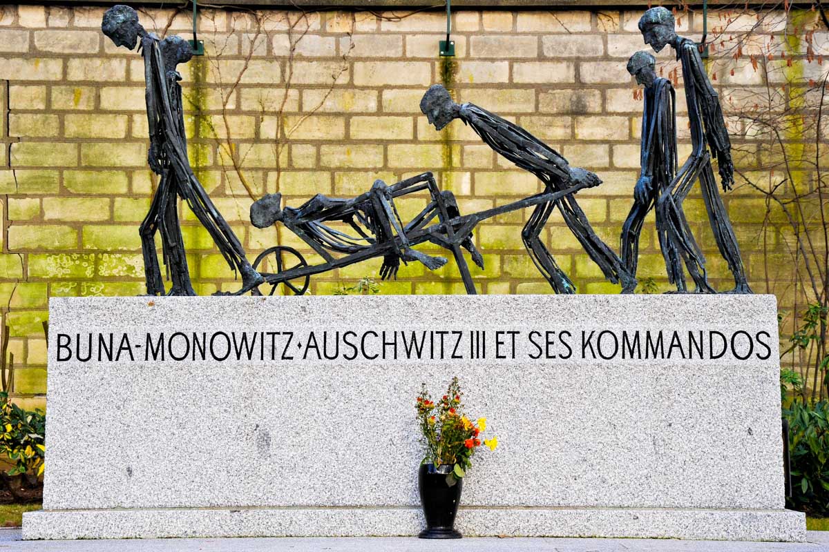 Das Auschwitz Memorial am Friedhof Père Lachaise in Paris, Frankreich, erinnert an die Opfer des KZs im Zweiten Weltkrieg