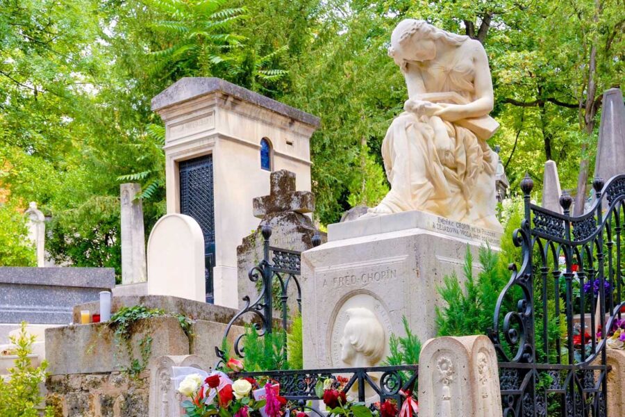 Grabstätte von Frédéric Chopin am Friedhof Père Lachaise in Paris, Frankreich - © Claudia Carlsen / Shutterstock