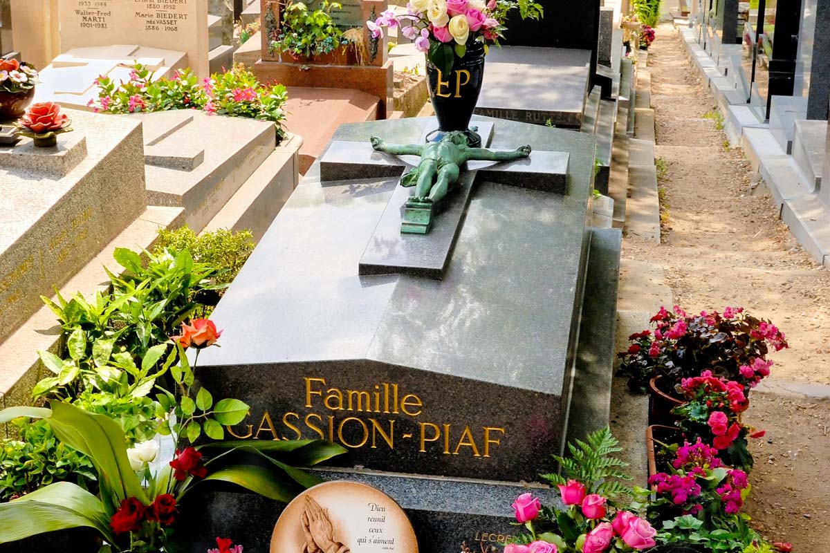 Grabstätte von Edith Piaf am Friedhof Père Lachaise in Paris, Frankreich