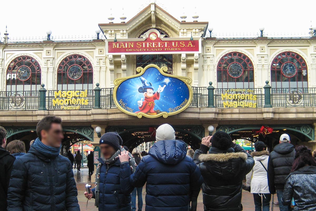 30 Kilometer östlich von Paris liegt Disneyland Paris, ein 1992 eröffnetes Freizeitparadies für Jung und Alt, Frankreich