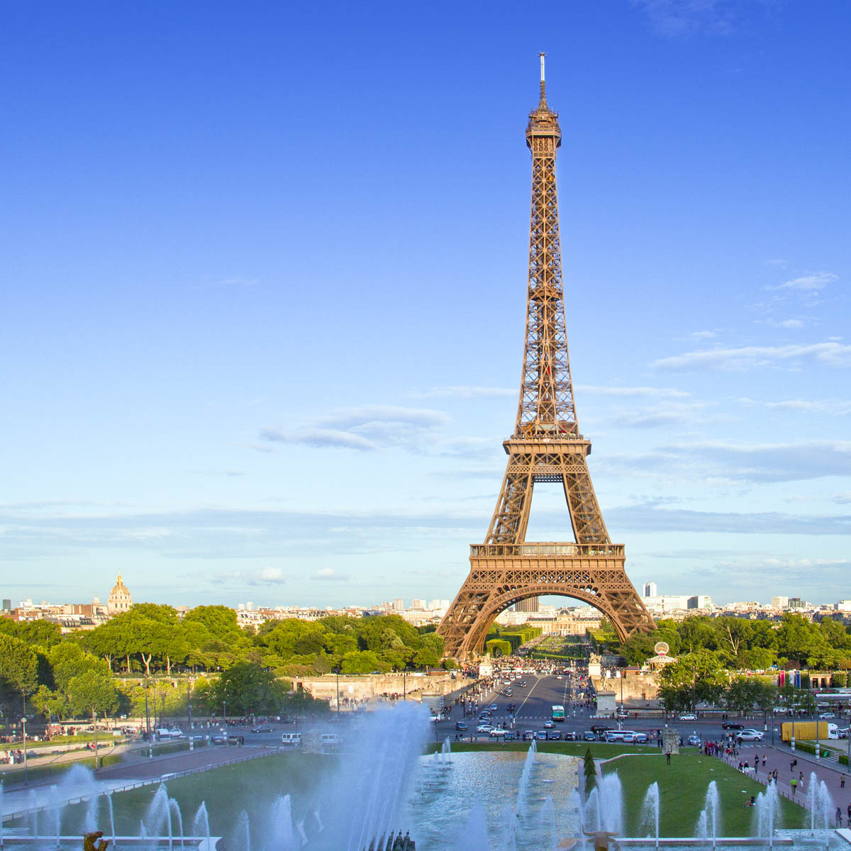 Der Eiffelturm ist das Wahrzeichen von Paris und steht weltweit als Symbol für ganz Frankreich