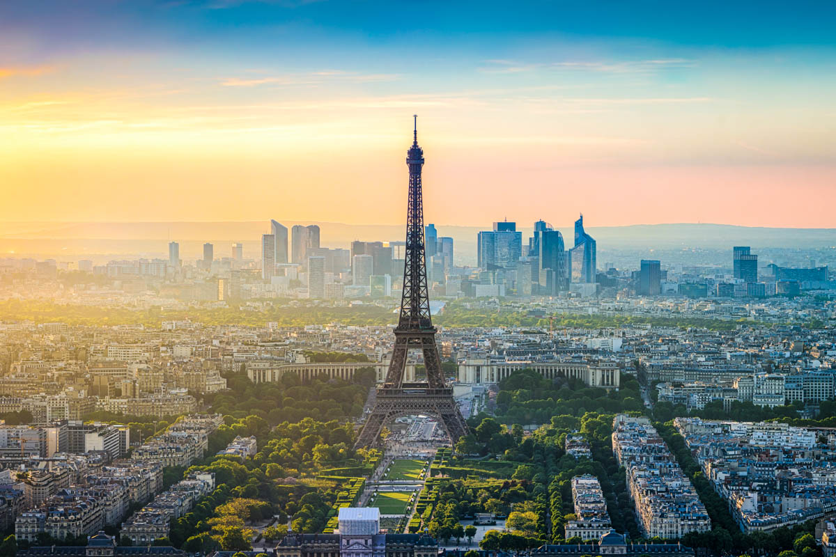 Paris hat viele schöne Sehenswürdigkeiten zu bieten. Unter anderem 137 Museen, 200 Kirchen, 37 Brücken sowie 463 Parks und Gärten, Frankreich