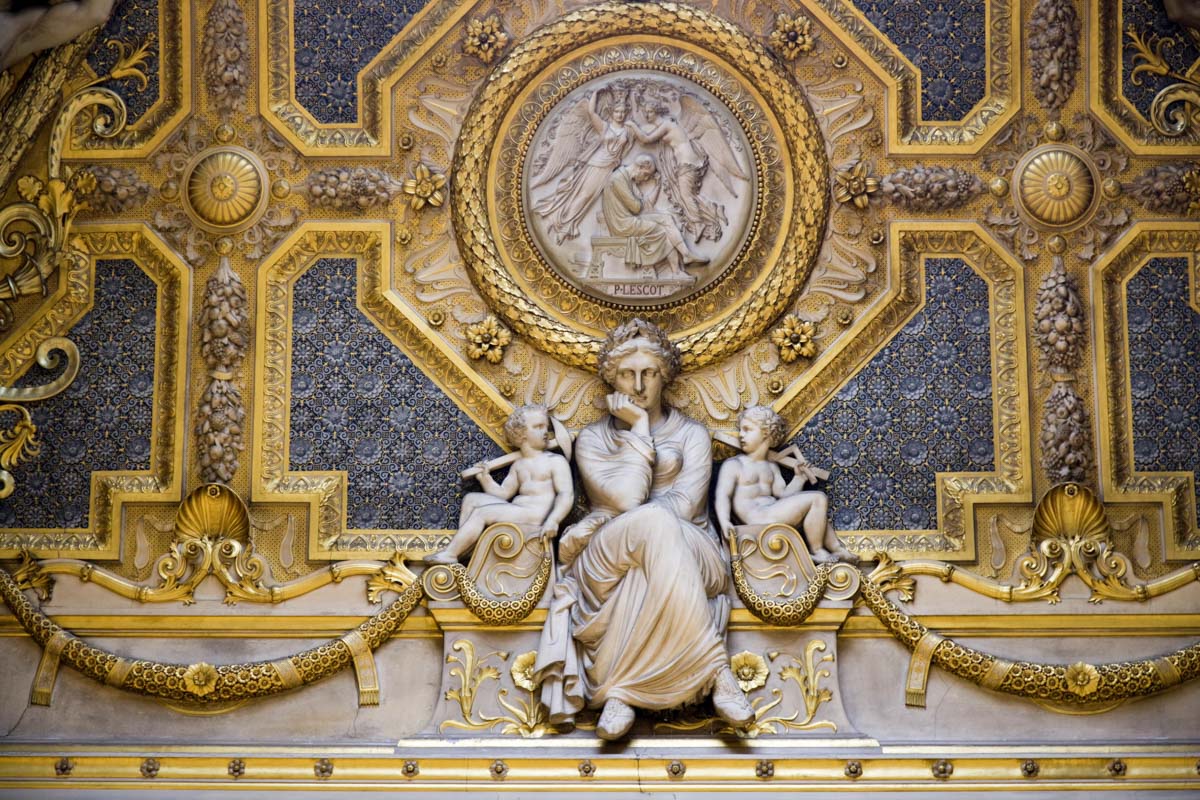 Fassadendetail des Louvre in der französischen Hauptstadt Paris, Frankreich
