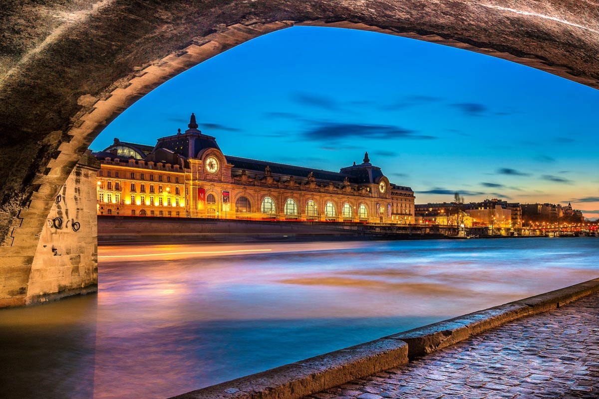 Das Musée d’Orsay im ehemaligen Bahnhof Gare d’Orsay zählt mit Kunstschätzen aus dem 19. und 20. Jahrhundert zu den meistbesuchten Kunstmuseen von Paris, Frankreich