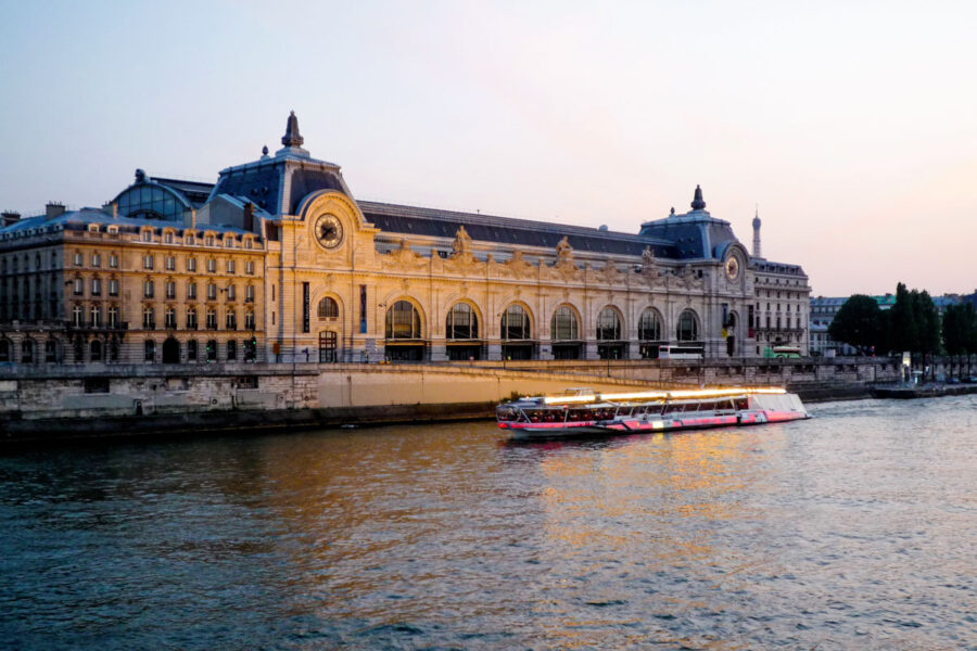 Für den Bau der 140m langen, 40m breiten und 32m hohen Halle des Gare d’Orsay in Paris, Frankreich, wurden rund 12.000 Tonnen Metall verwendet  - © Dutourdumonde Photography / Shut