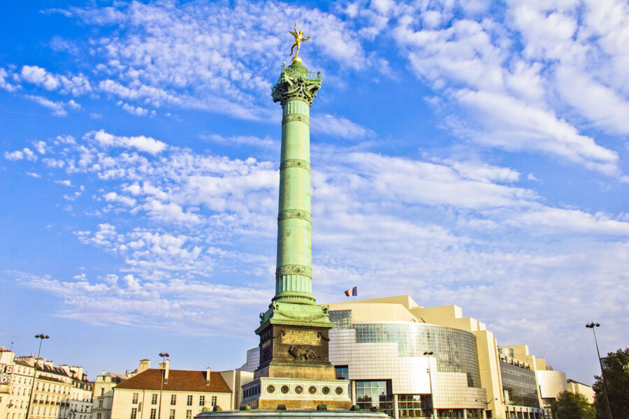 Der Place de la Bastille in Paris beherbergte früher die Bastille, erst Burg und später Gefängnis, heute findet man dort die Julisäule und die neue Oper von Paris, Frankreich - © Giancarlo Liguori / Shutterstock