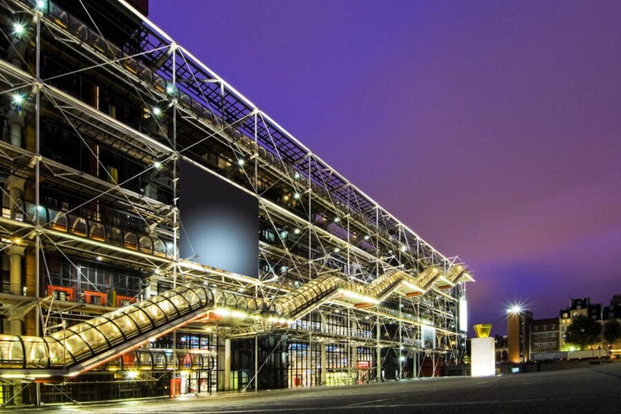 Nach fünf Jahren Bauzeit wurde das Centre Pompidou im Zentrum von Paris am 31. Jänner 1977 eröffnet, Frankreich - © Corepics VOF / Shutterstock