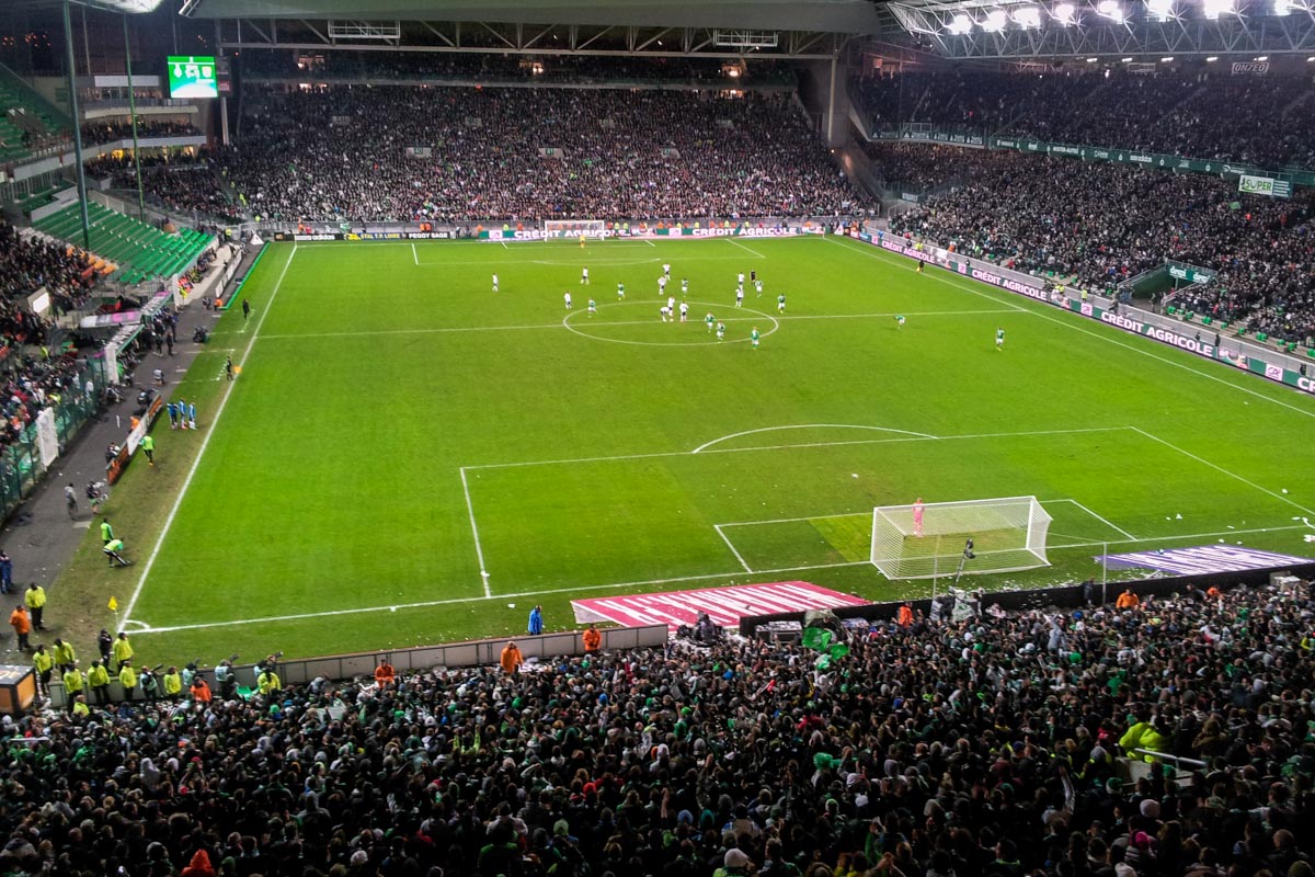 Das Stade Geoffroy Guichard in Saint-Étienne stammt aus den frühen 1930er-Jahren und wird bei der Fußball EM 2016 Spielstätte für vier Matches sein, Frankreich