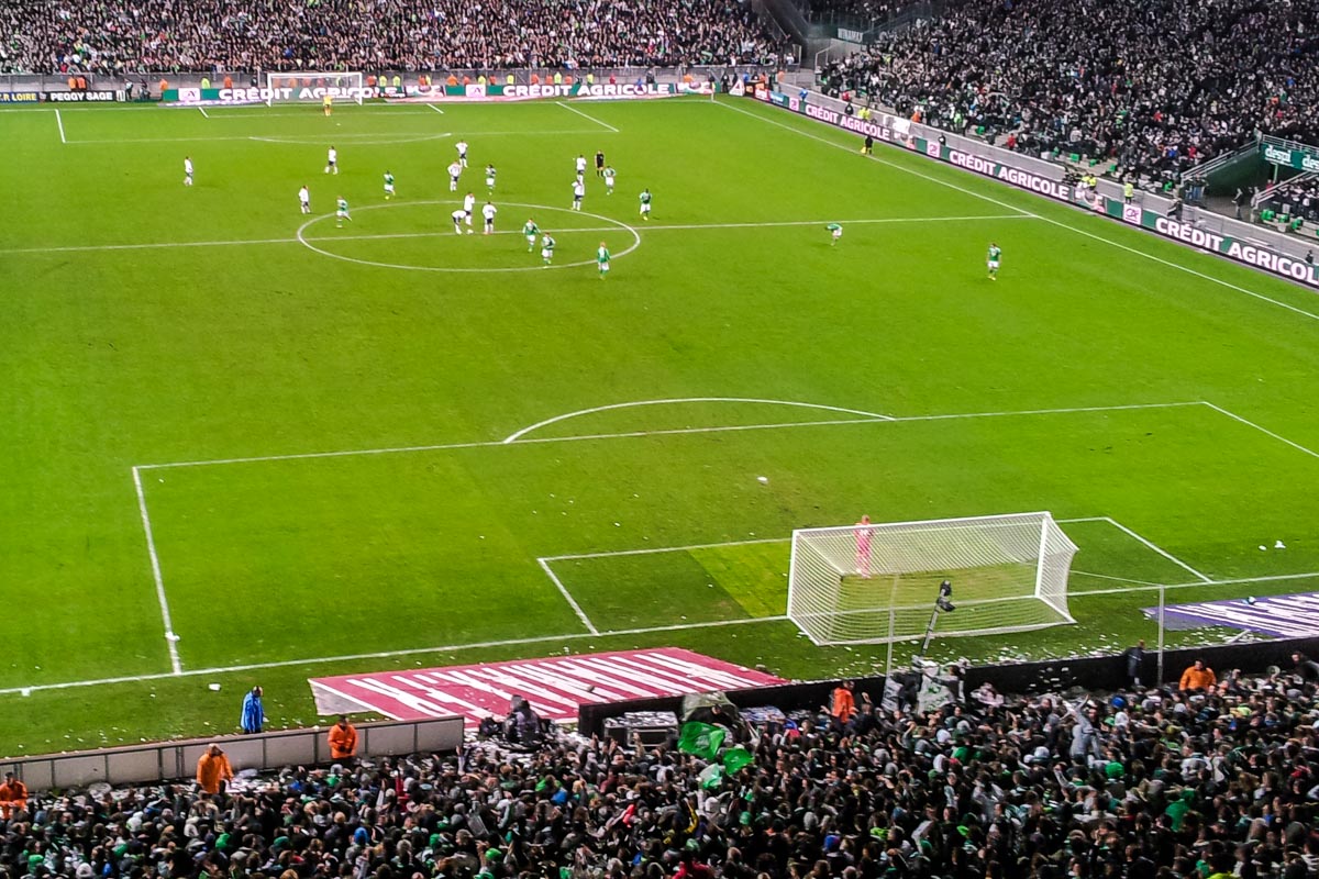 Das Stade Geoffroy Guichard in Saint-Étienne stammt aus den frühen 1930er-Jahren und wird bei der Fußball EM 2016 Spielstätte für vier Matches sein, Frankreich