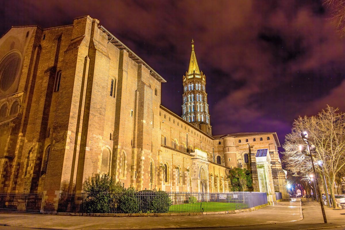 Die Basilika Saint Sernin in Toulouse ist Frankreichs größte romanische Kirche und Teil des Jakobswegs