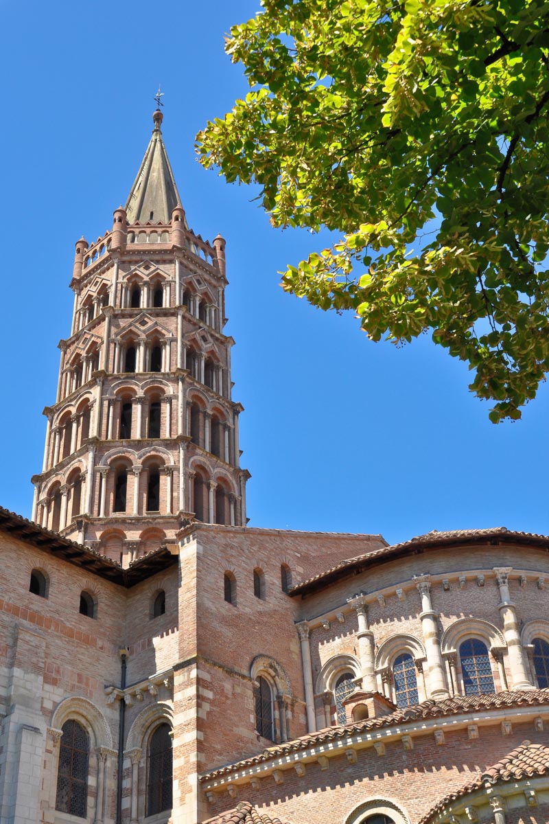 Von der einstigen Abtei von St. Sernin in Toulouse ist bis heute nur noch die gewaltige Kirche übrig geblieben, Frankreich