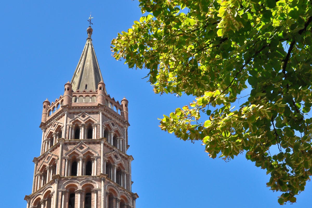 Von der einstigen Abtei von St. Sernin in Toulouse ist bis heute nur noch die gewaltige Kirche übrig geblieben, Frankreich