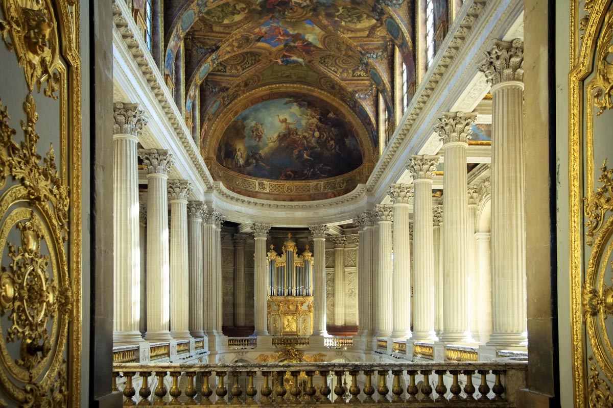 Innenansicht der königlichen Kapelle im Schloss Versailles, Frankreich