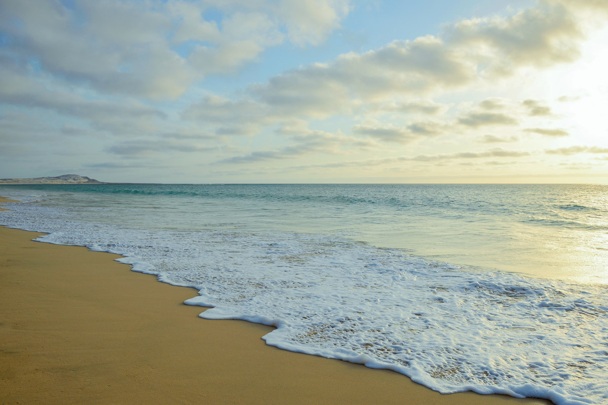 Sonnenuntergangsstimmung am Praia de Salines Beach in Boa Vista, Kap Verde