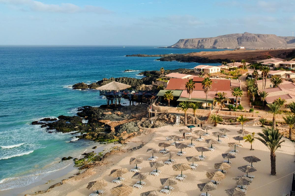 Hotelanlage direkt am Strand bei Sal Rei auf der Insel Boa Vista, Kap Verde