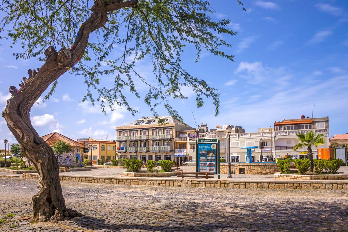 Der Praça de Santa Isabel markiert das Zentrum von Sal Rei, der Hauptstadt von Boa Vista, Kap Verden