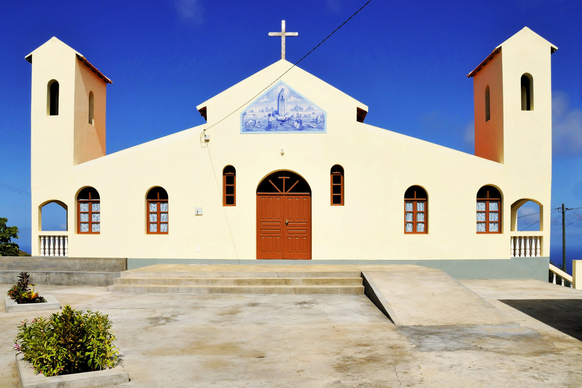 Schmucke katholische Kirche in Ponta Verde auf der Insel Fogo, Kap Verde