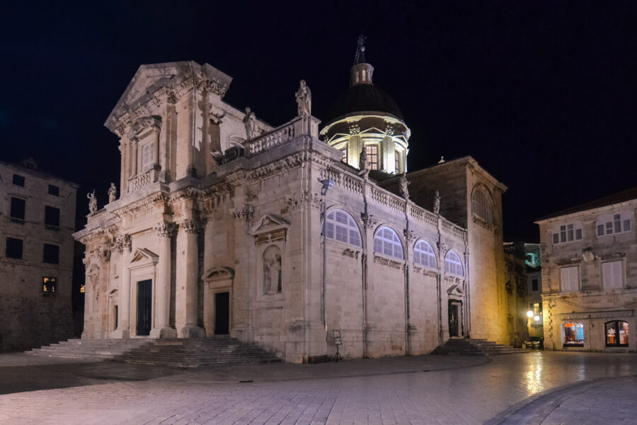 Die monumentale Kathedrale von Dubrovnik thront auf dem Poljana Marina Držića, Kroatien - © FRASHO / franks-travelbox