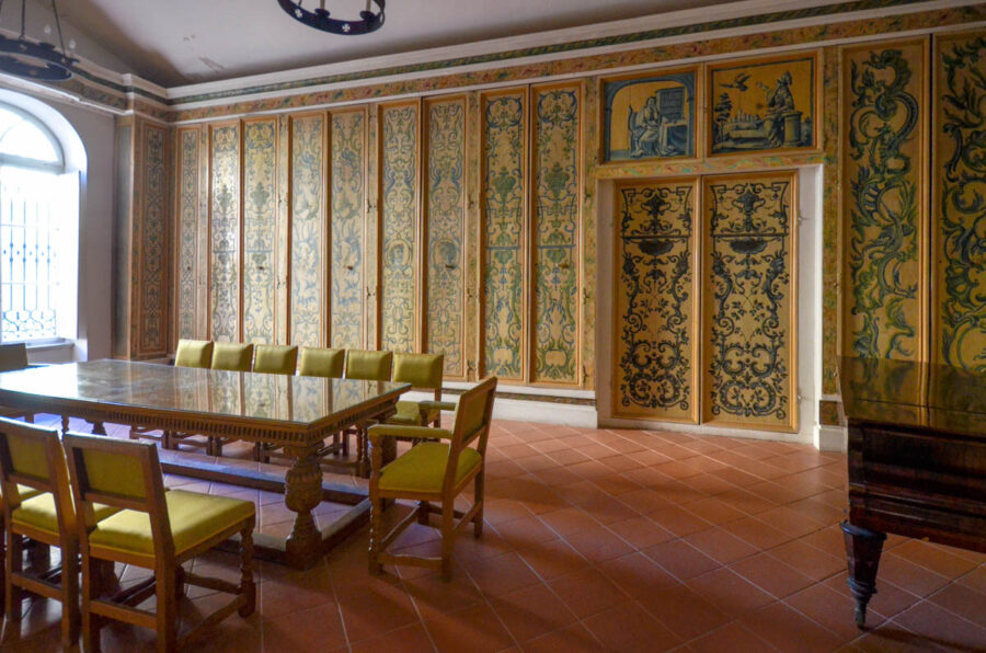 Der kostbare Schreibtisch im Rektorenpalast von Dubrovnik zählt zu den Highlights des kulturhistorischen Museums, Kroatien - © FRASHO / franks-travelbox