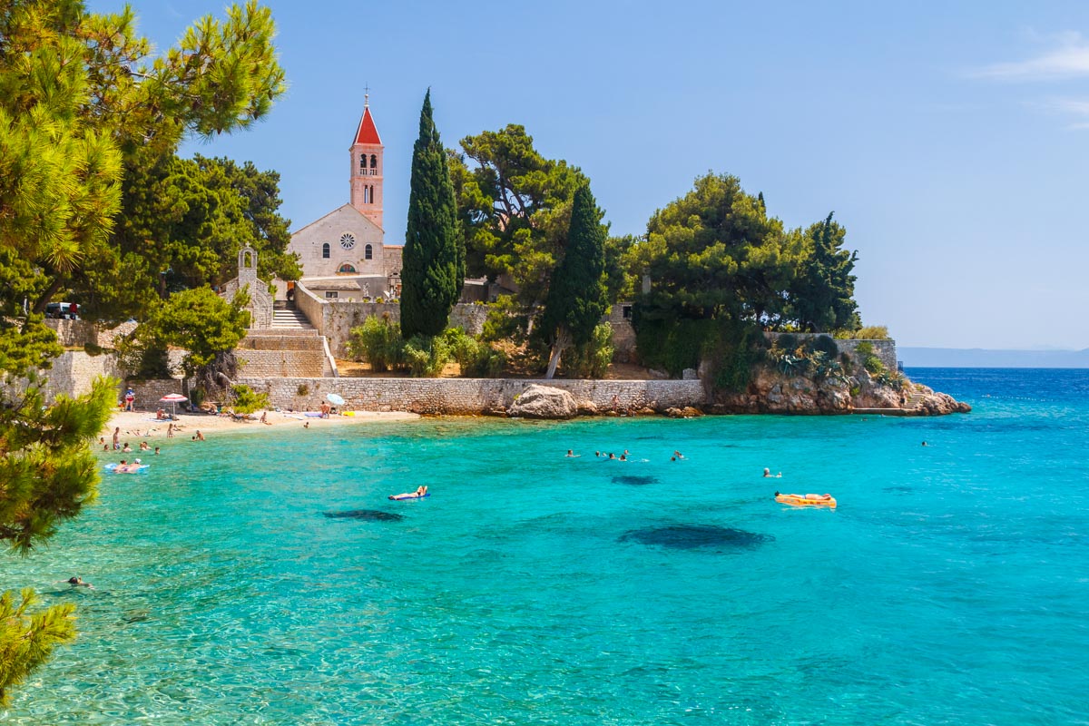 Der zauberhaften Ferienort Bol an der Südküste ist ein absolute Top Sehenswürdigkeit für den Urlaub auf Brac, Kroatien