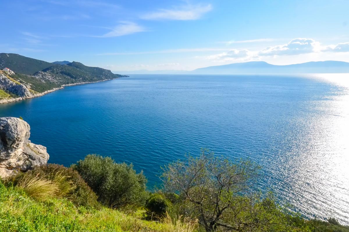 Seit die Makarska Riviera auf der Adriastraße mit dem Auto befahrbar ist, kommen immer mehr Touristen in diese malerische Gegend am Mittelmeer, Kroatien