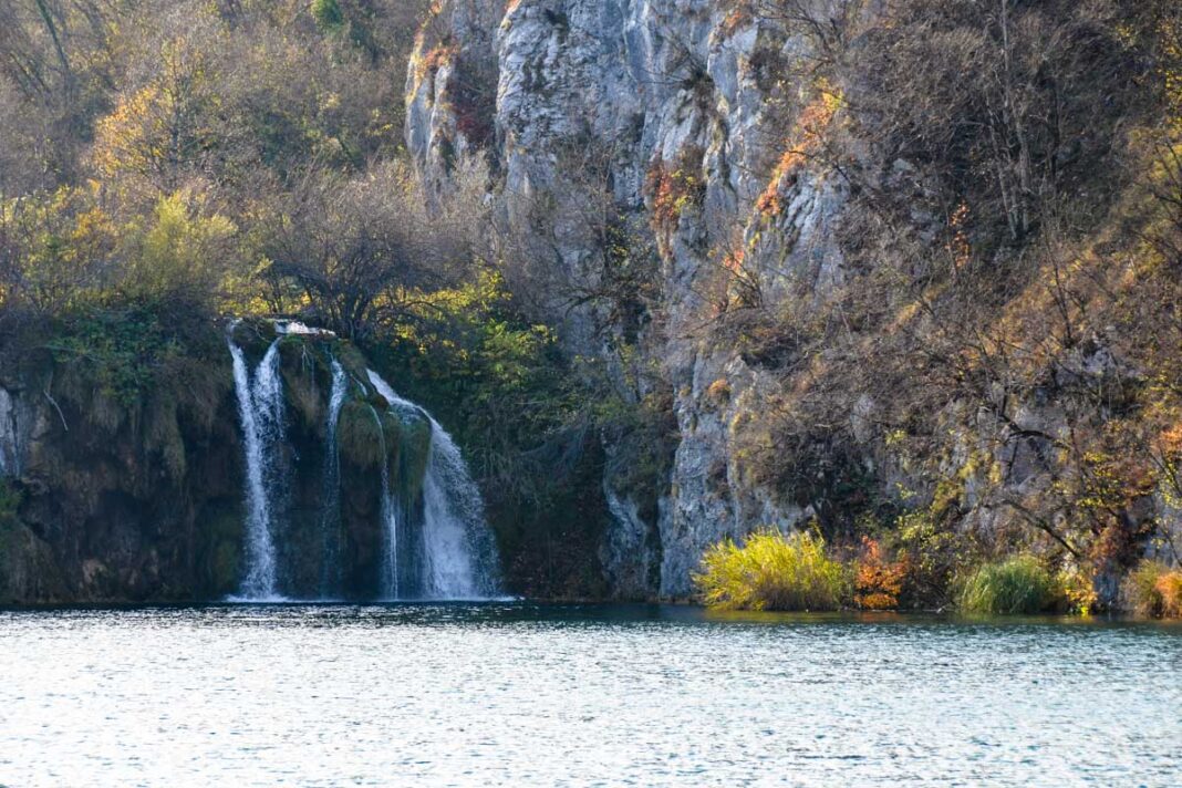 Herbstliche Landschaft im Nationalpark Plitvicer Seen, Kroatien - © FRASHO / franks-travelbox