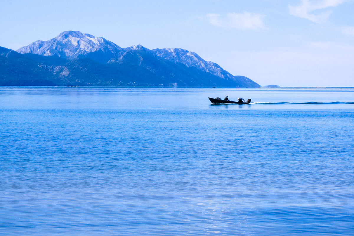 Zwei Fischer auf dem Heimweg im Neretva-Delta, Kroatien