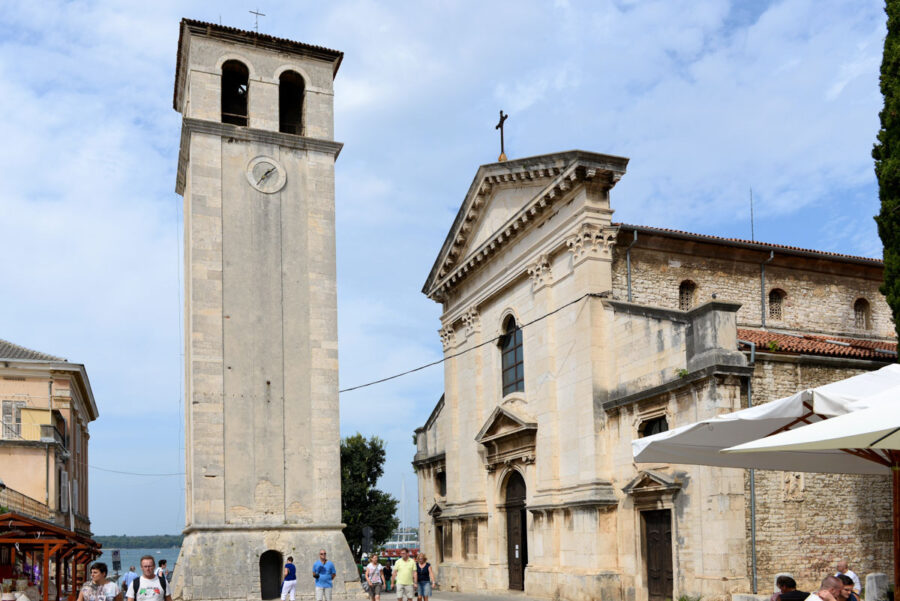 Die Kathedrale Maria Himmelfahrt in Pula, Kroatien, wurde im 5. Jahrhundert begonnen und bis zu ihrer Vollendung im Jahr 1707 immer wieder erweitert - © James Camel / franks-travelbox