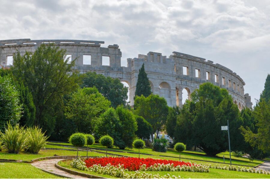 Das über zweitausend Jahre alte Amphitheater in Pula zählt zu den weltweit größten seiner Art, Kroatien - © James Camel / franks-travelbox