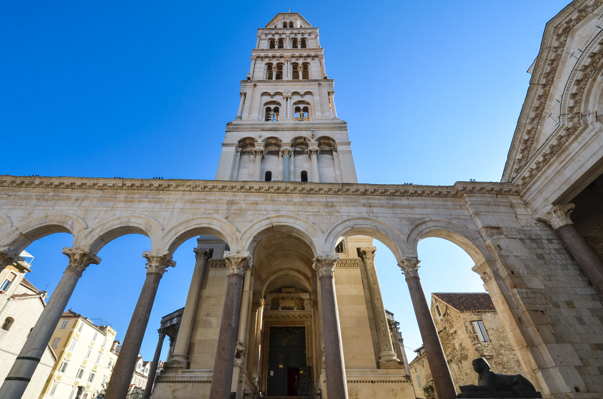 Der 57m hohe Glockenturm der Kathedrale von Sveti Duje stammt von unbekannten Erbauern aus dem 13. Jahrhundert, Split, Kroatien - © FRASHO / franks-travelbox