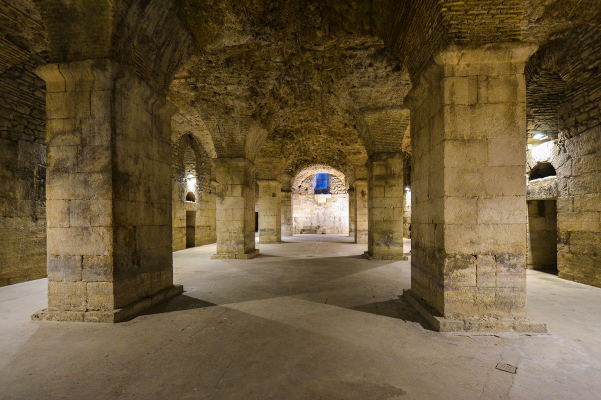 Die Keller unter dem Diokletianspalast in Split können besichtigt werden, sind aber noch nicht fertig ausgegraben, Kroatien