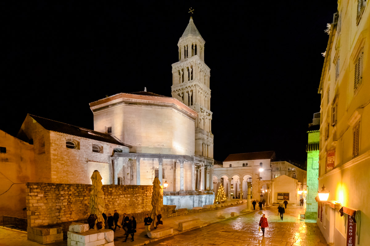Die Kathedrale Sveti Duje in Split, Kroatien, beherbergte bis ins 6. Jahrhundert die Grabstätten des römischen Kaisers Diokletian und seiner Ehefrau Prisca - © FRASHO / franks-travelbox