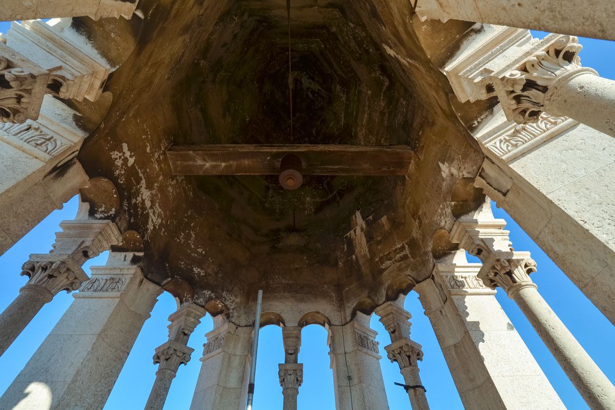 Von der letzten begehbaren Etage des Glockenturms der Kathedrale in Split hat man einen wunderbaren Einblick in die Kuppel des Turmes, Kroatien