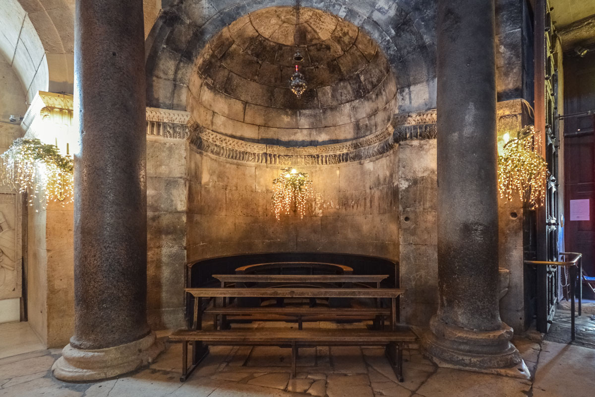 Seitentrakt in der Kathedrale Sveti Duje, Split, Kroatien