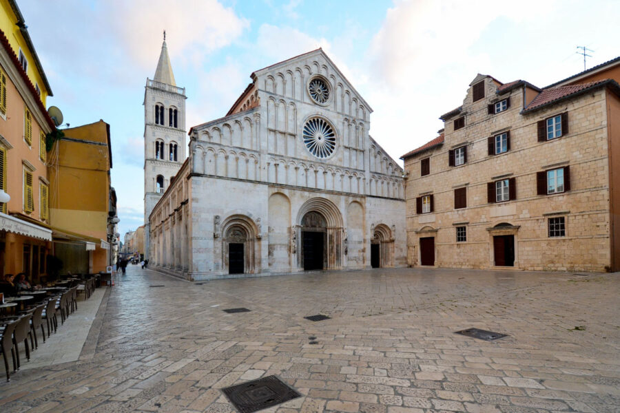 Die Domkirche der Heiligen Anastasia in der Altstadt von Zadar zählt zu den prunkvollsten Kirchen der Stadt, Kroatien - © FRASHO / franks-travelbox
