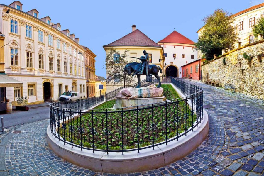 Das Steinerne Tor im Norden von Zagreb ist das einzige bis heute erhaltene Stadttor der Oberstadt, Kroatien - © xbrchx / Shutterstock