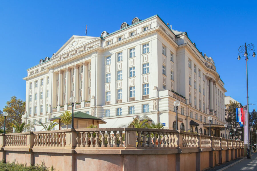 Einst für die Passagiere des Orient Express erbaut gilt das Luxushotel Esplanade in Zagreb bis heute als das beste Hotel Kroatiens - © Yory Frenklakh / Shutterstock