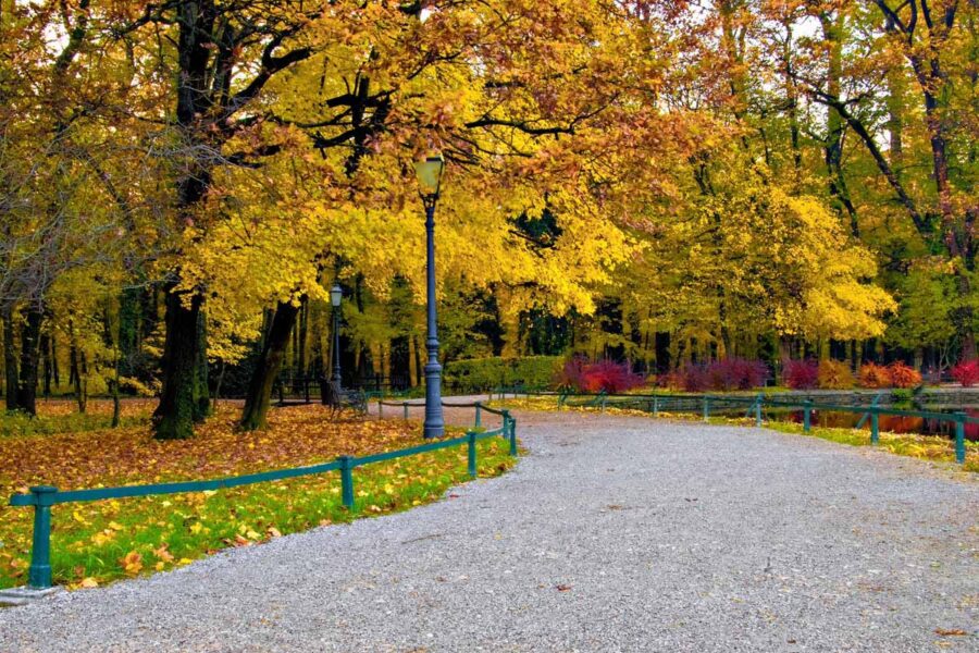 Der Maksimir Park in Zagreb, Kroatien, ist der älteste und größte Park Südeuropas - © ibreakstock / Shutterstock
