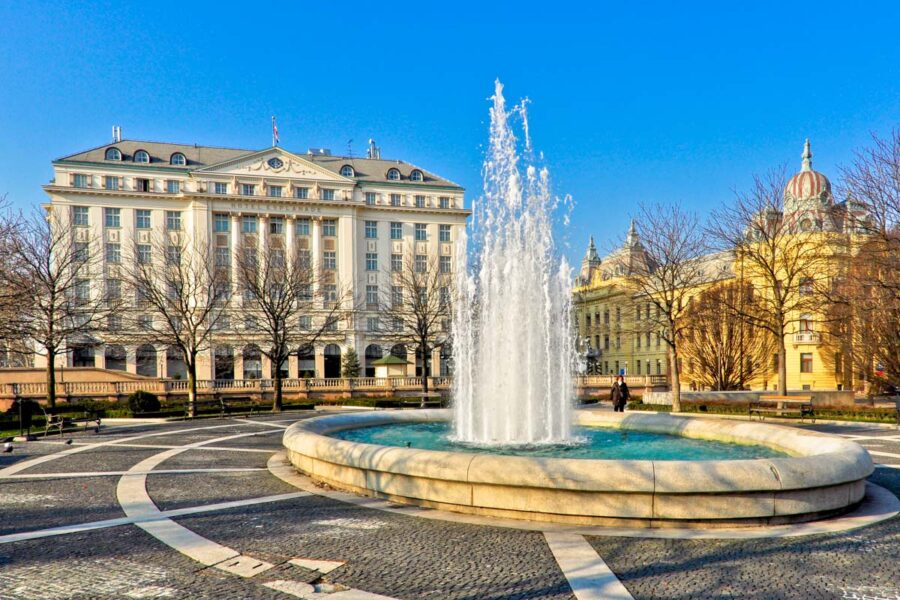 Das sechsstöckige Hotel Esplanade wurde im Jahr 1925 errichtet und ist seit jeher Treffpunkt der High Society von Kroatien  - © Donatas Dabravolskas / Shutterst