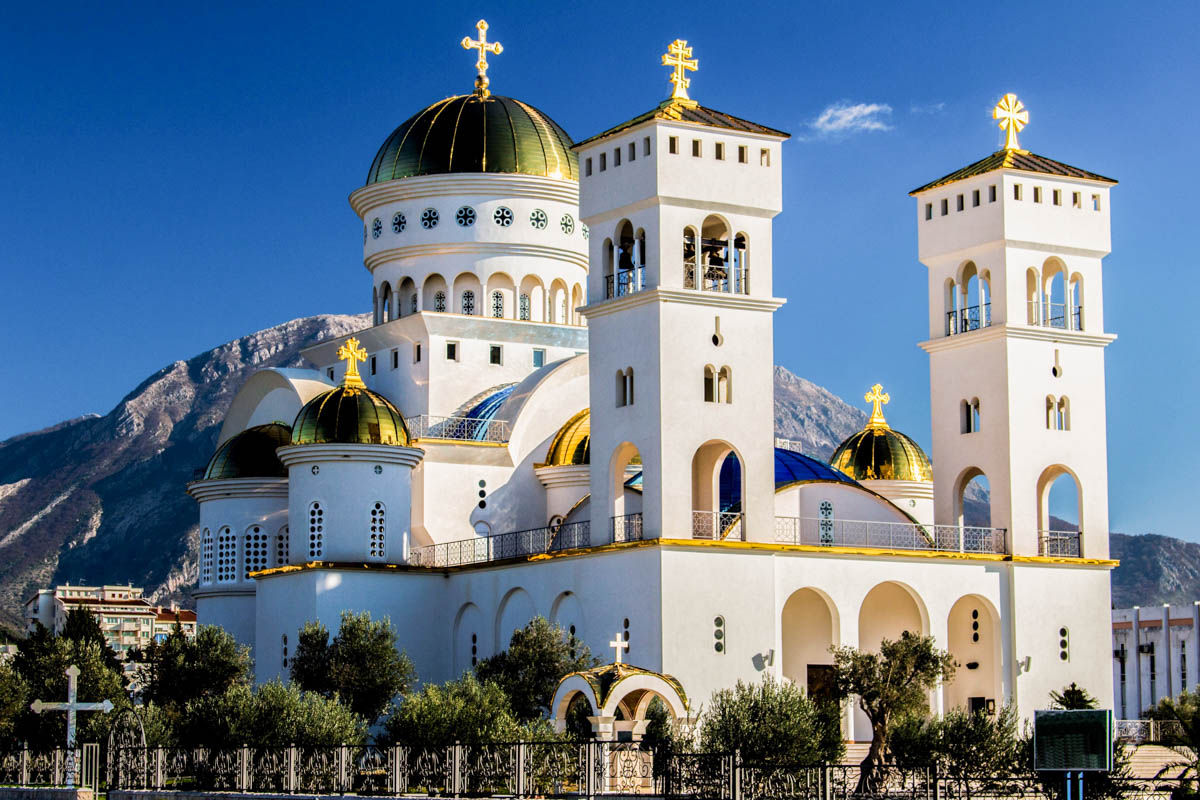 Die serbisch-orthodoxe Kirche „Sveti Jovan Vladimir“ in Bar, Montenegro