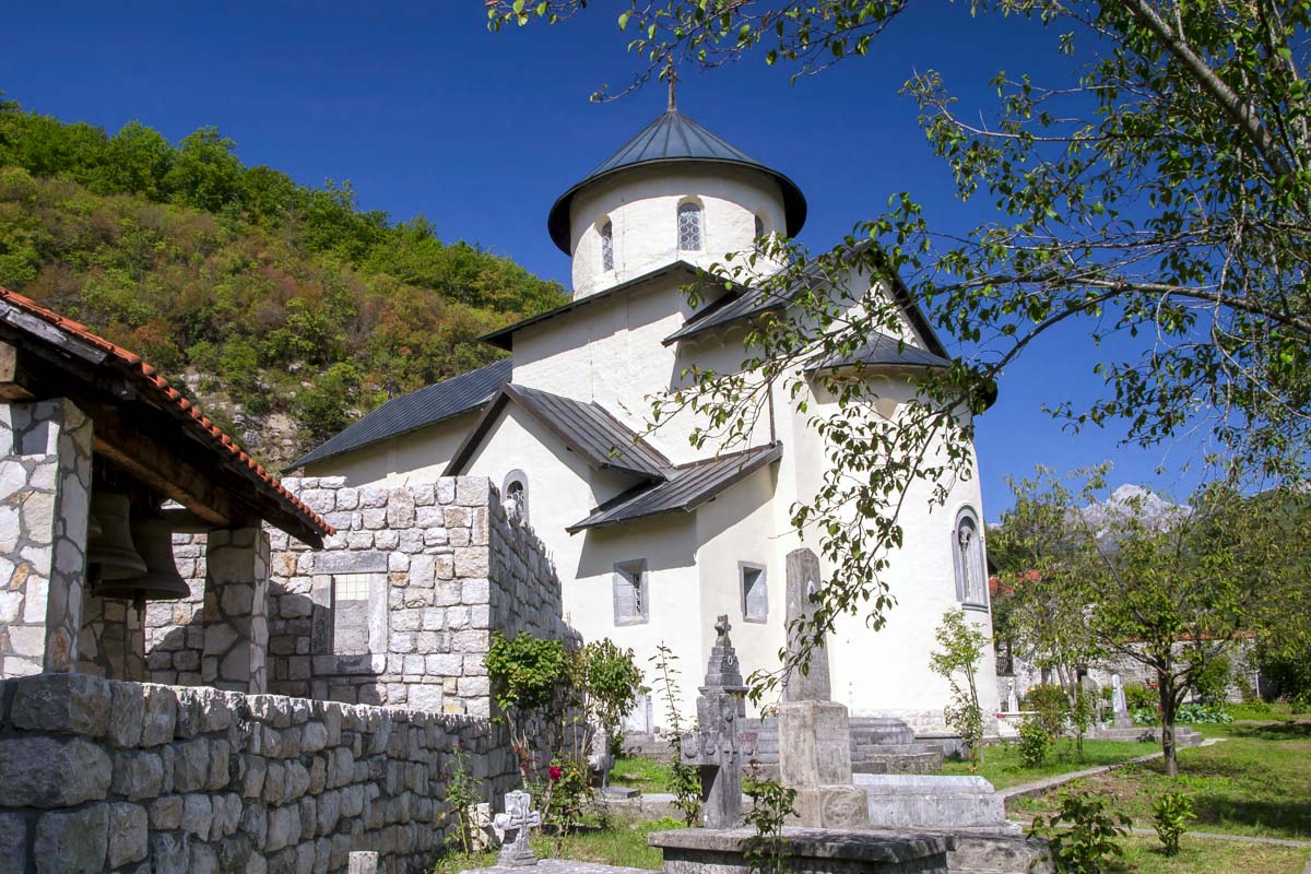 Das Morača-Kloster in der Nähe von Kolašin wurde im Jahr 1252 gegründet und ist eines der wenigen mittelalterlichen Baudenkmäler Montenegros, die vollständig erhalten sind, Montenegro